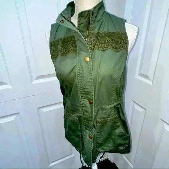 Market & Spruce Olive Sleeveless Vest with pockets and crochet lace deta… - Picture 2 of 12